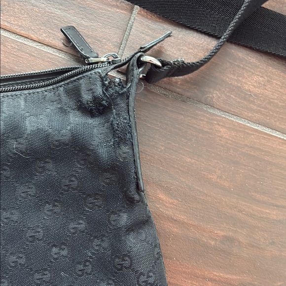 Gucci Black Crossbody Bag with Adjustable Strap - Picture 5 of 12